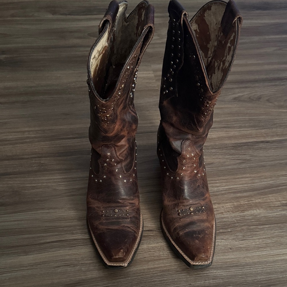 Ariat Brown Studded Cowboy Boots Sz 8.5